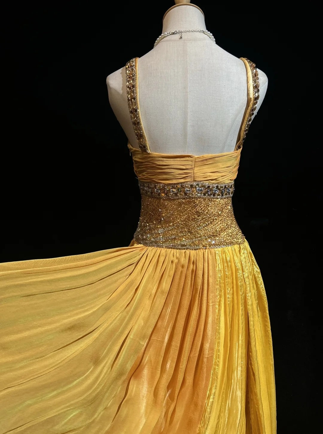 Robe de Soirée Formelle N4198 pour 18ème Anniversaire, Élégante, Jaune Carré, Coupe Trapèze, avec Perles