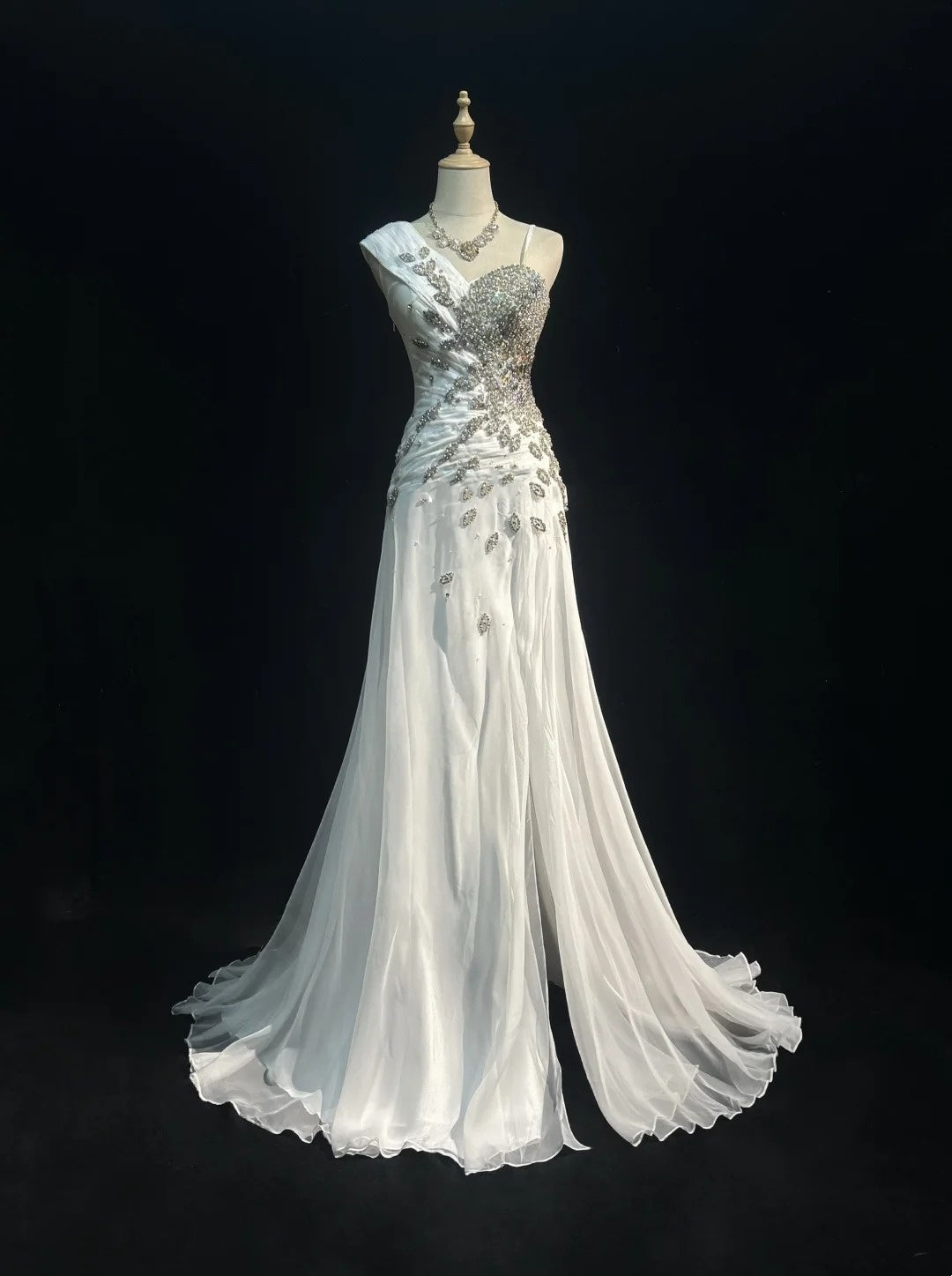 Robes de bal vintage des années 90 sirène en mousseline blanche avec perles argentées à volants longue robe de bal avec cape N3035