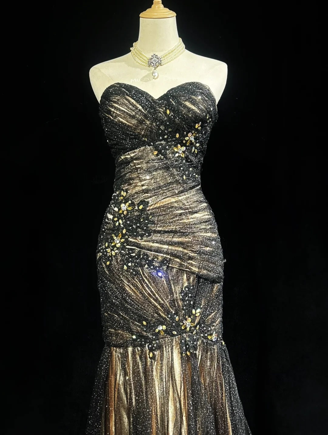 Bezaubernde Ballkleider Meerjungfrau Sweetheart Tüll Black Tie Kleid mit perlenbesetzten langen formellen Abend-Outfits N3701
