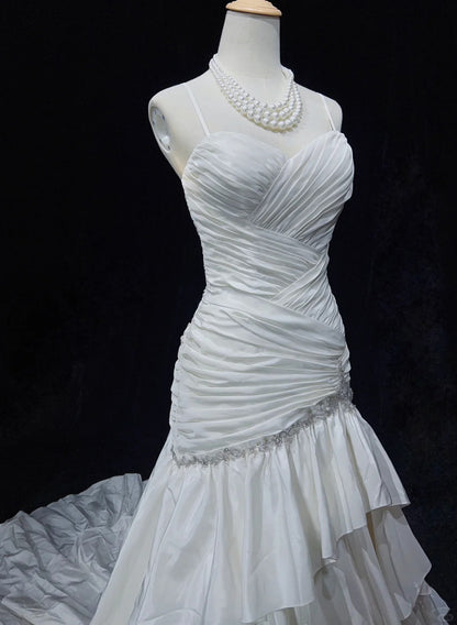 Robes de Mariée Uniques Sirène Bretelles Fines Plage Boho Satin Avec Couches Étages Robe de Mariée Longue Blanche N3612