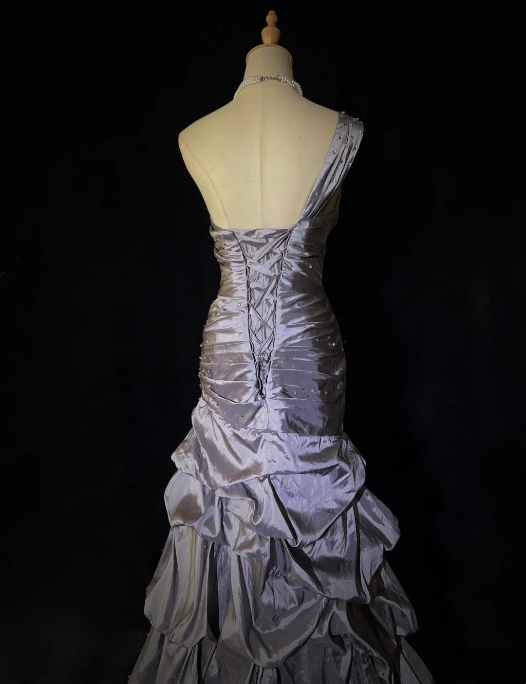 Verträumte 90er Abschlussballkleider Meerjungfrau One Shoulder Grau mit Perlenstickerei Formelle Abendkleider N3819