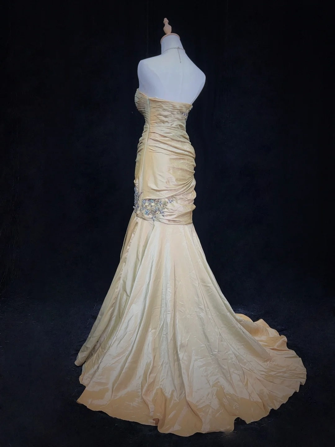 Bescheidene Abschlussballkleider Meerjungfrau Sweetheart Gold Taft Ärmellos Lange Formelle Abendoutfits N3640
