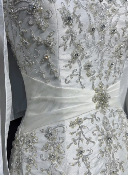 Vintage Ballkleid Spaghettiträger Weißer Taft mit Umhang Perlenstickerei Rüschen Hochzeitskleid Lange Brautkleider RB4331