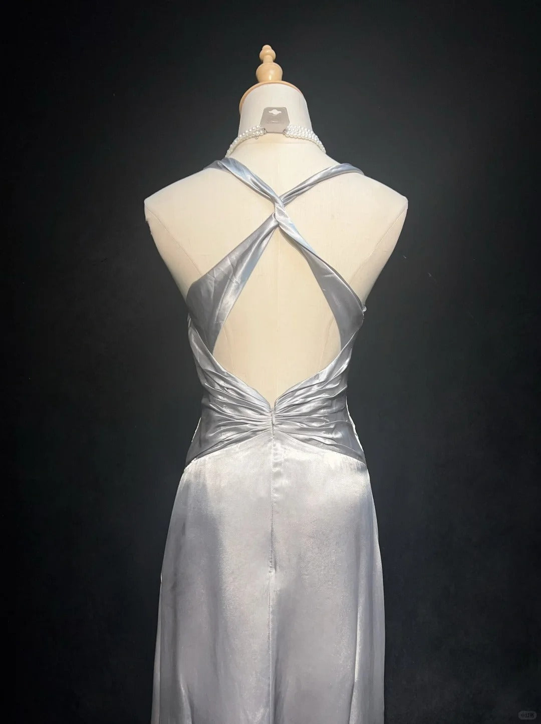Vintage Prom Dresses 2000er Jahre A-Linie Neckholder Silbergrau mit Rüschen langes Ballkleid N3028