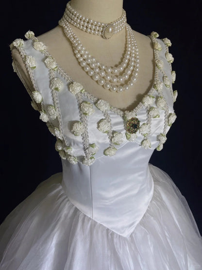 Timeless Wedding Dresses Ball Gown V Neck White Tulle With Flowers Long Brides Gown N3475