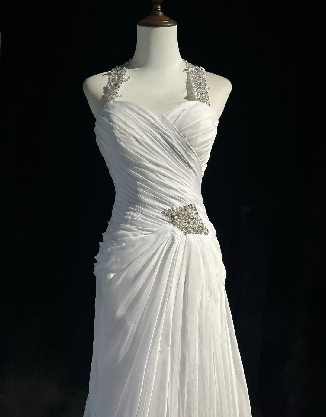 Zeitlose Hochzeitskleider Meerjungfrau Neckholder Chiffon Weißer Satin mit Perlen Lange Brautkleider N3474