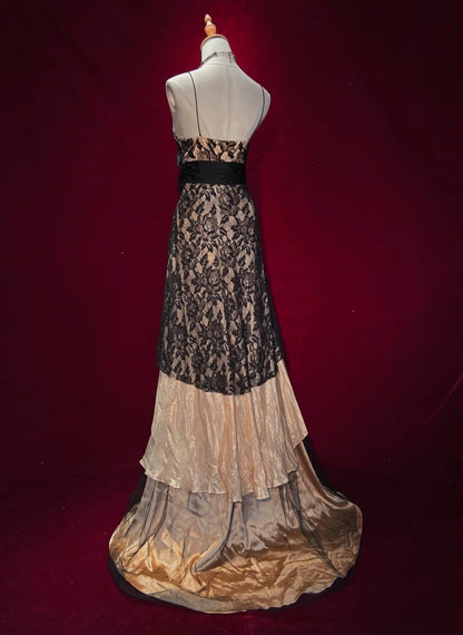 Robes de Bal Simples Coupe Trapèze Bretelles Fines Dentelle Noire Avec Volants Longues Tenues de Soirée N3438