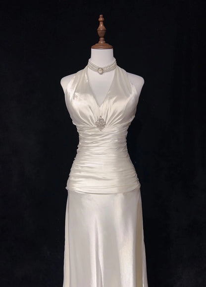 Vintage Ballkleider A-Linie Neckholder Weiß Satin mit plissiertem Cape 1960er Langes Abendkleid N2604