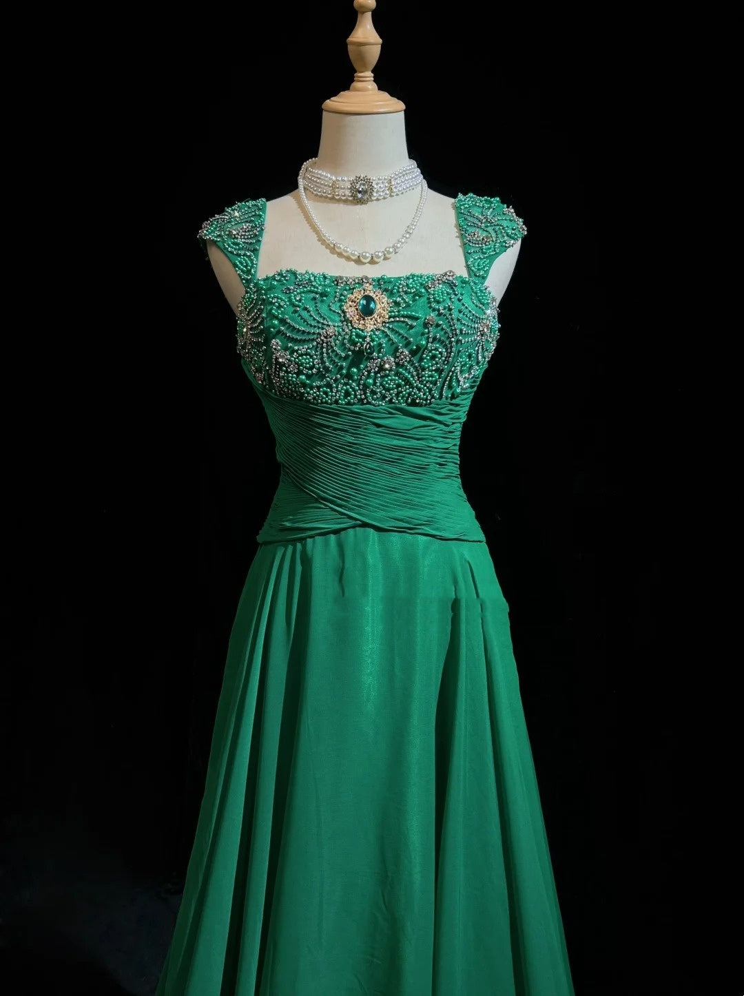 Robes Esthétiques de Bal Vintage Ligne A sans Bretelles en Mousseline Verte avec Perles Longue Robe de Soirée N3027