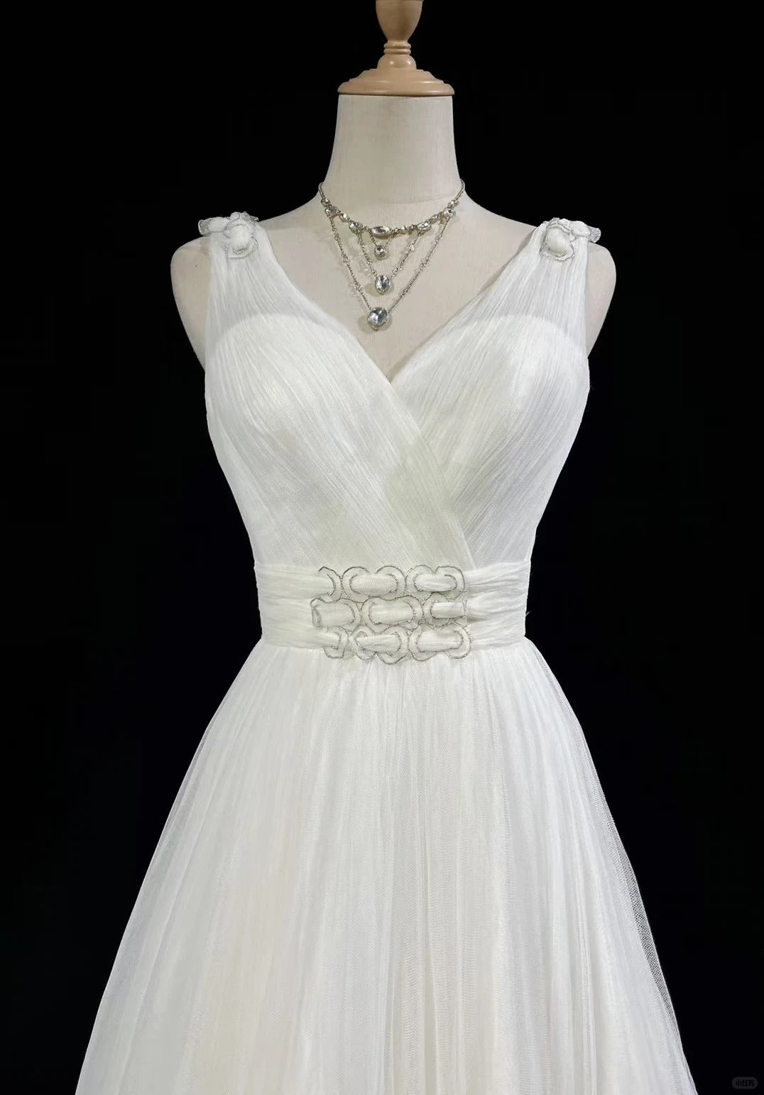 Süßes Ballkleid V-Ausschnitt Ärmellos Langer Tüll Garten Weißes Brautkleid RB3276
