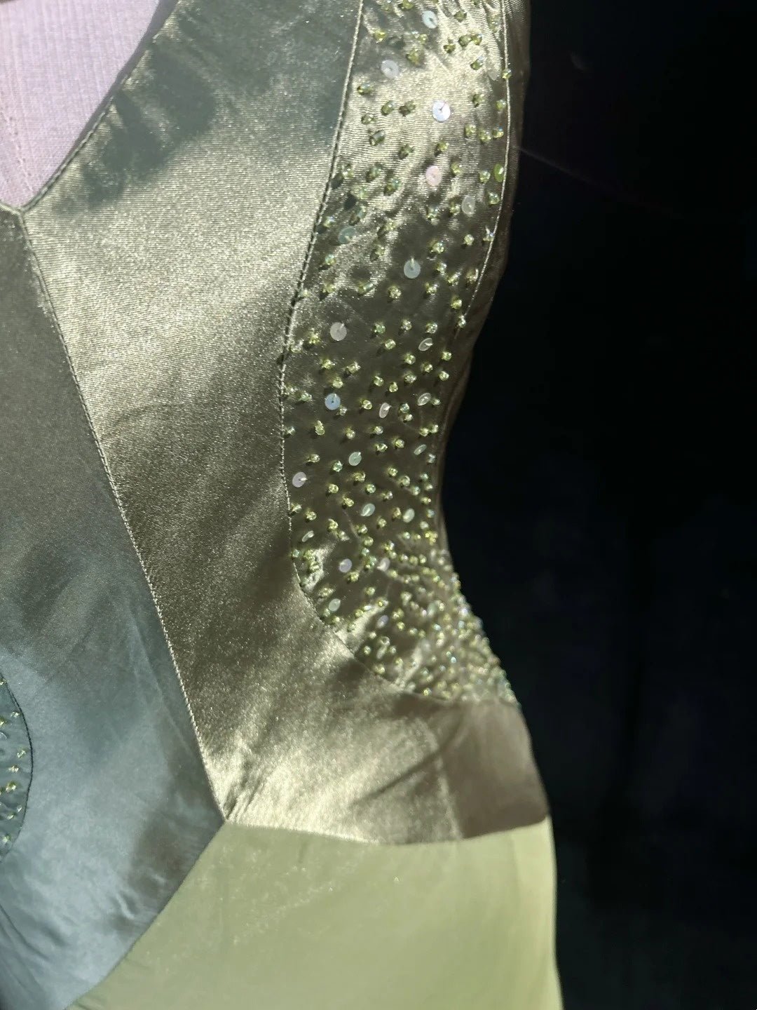 Robes de bal modestes Haut Bas Bretelles Fines Satin Vert Longues Tenues de Soirée N3472