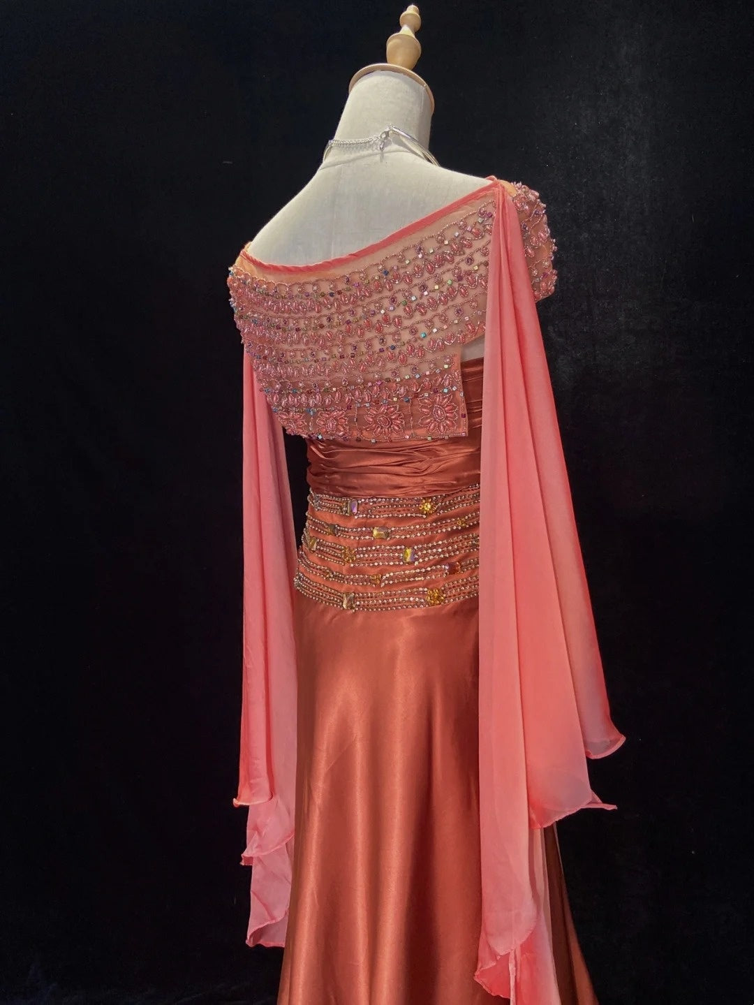 Elegante Ballkleider Meerjungfrau Trägerlos Chiffon Rüschen Perlen Jacke Bodenlang Formelle Abendgarderobe N3489