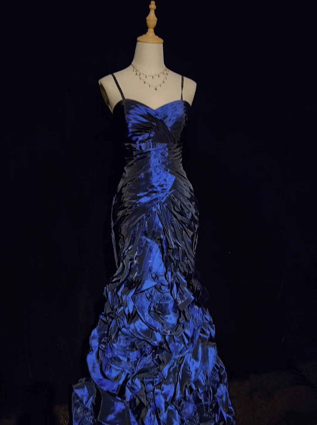 Inspiration robes de bal vintage sirène à fines bretelles bleu marine à volants étagés années 80 avec robes de soirée à volants N3361