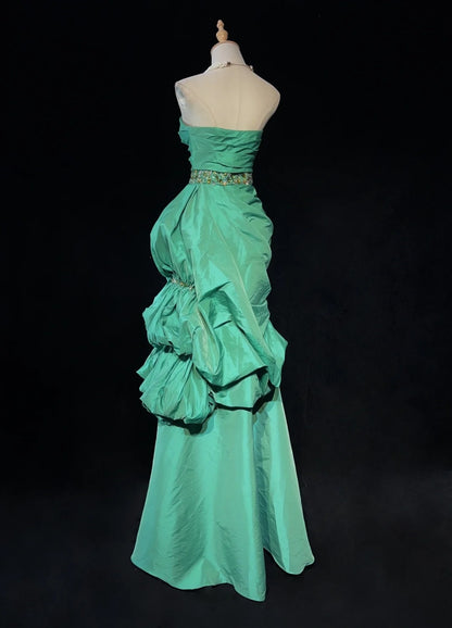 Wunderschöne Ballkleider für den Abschlussball, herzförmiger Ausschnitt, grüner Satin mit gerafften langen Abendoutfits N3379