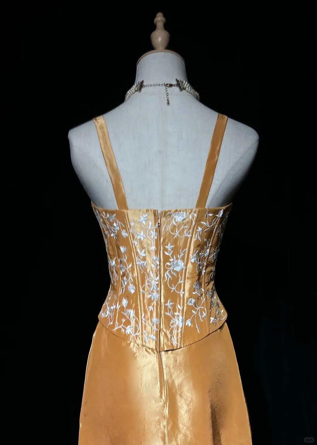 Charmantes robes de bal trapèze à fines bretelles dorées, robes de soirée longues N3900