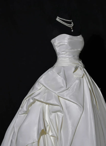 Robe de mariée luxueuse, robe de bal bustier ivoire sans manches, robe de mariée cintrée AB2522