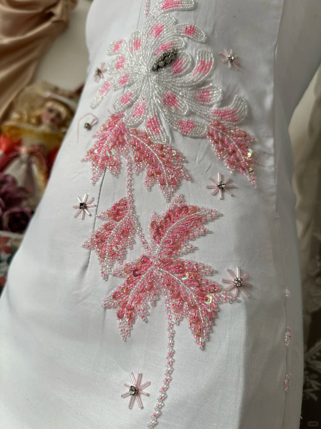 Robes de bal élégantes Fourreau Asymétrique Blanc avec Perles Longues Tenues de Soirée Formelles N3770