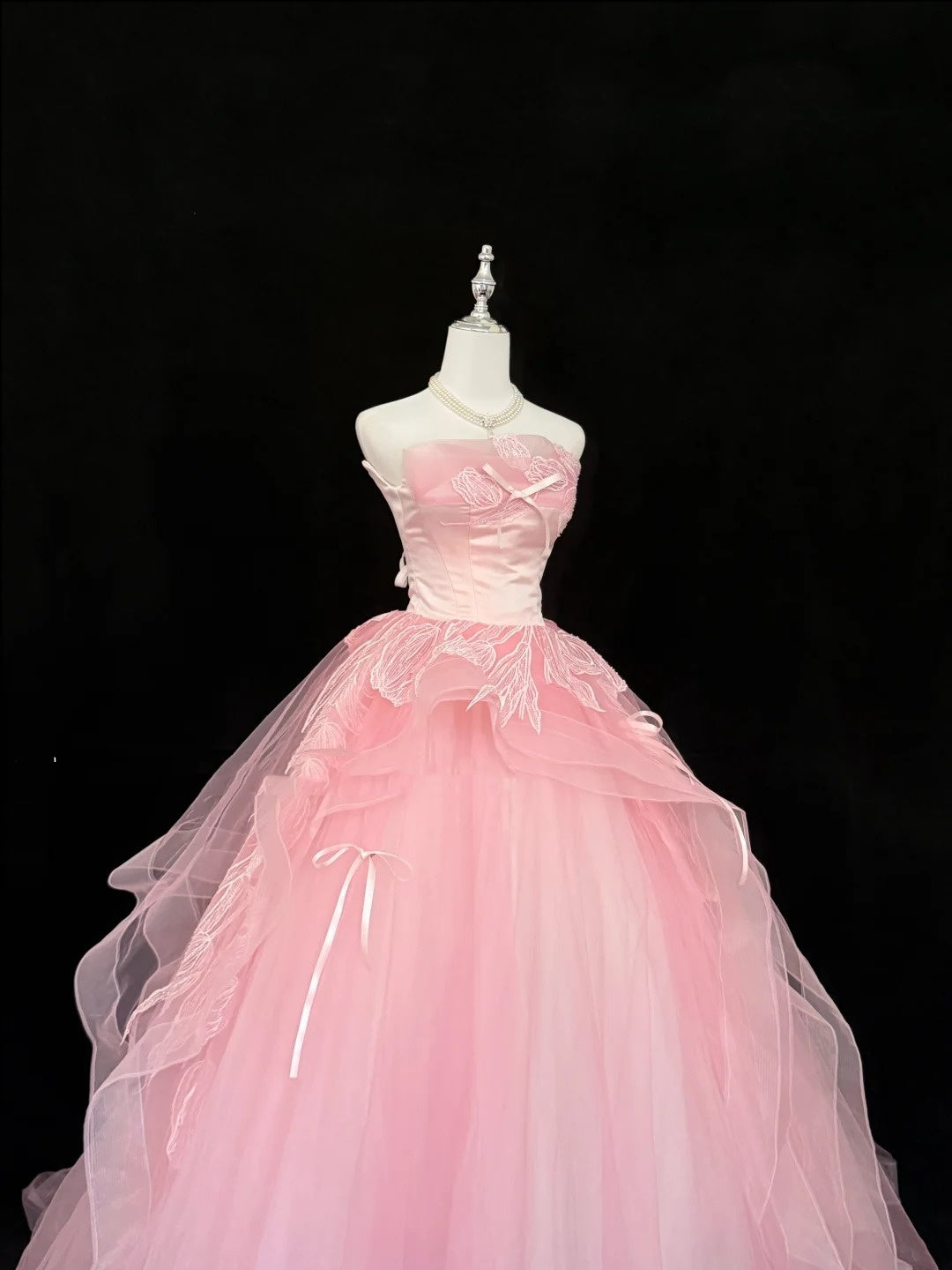 Langes Ballkleid für den 16. Geburtstag, trägerloses, mit Applikationen verziertes langes Abendkleid in Pink RC0301