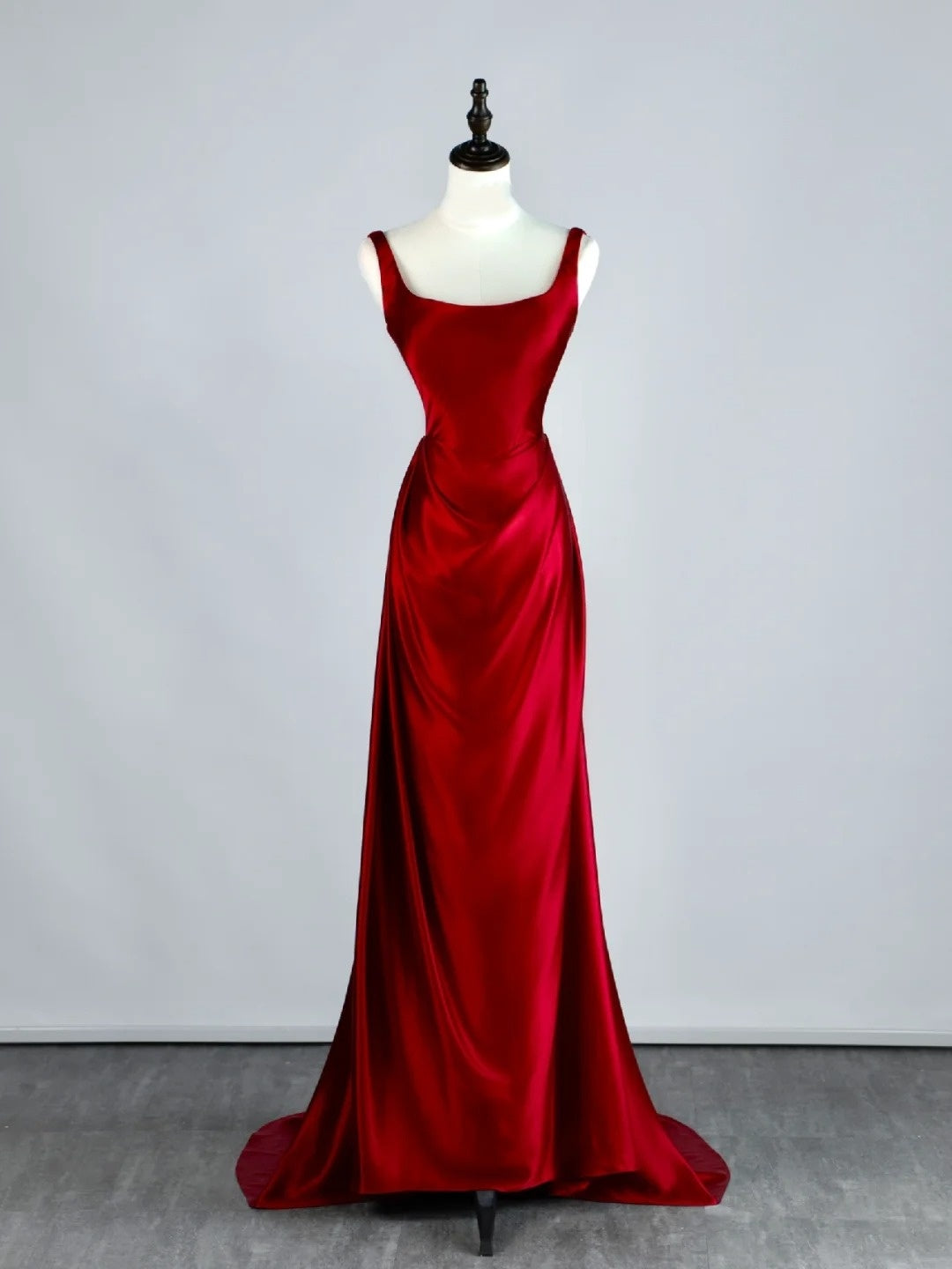 Robe de bal longue sirène modeste en satin rouge bordeaux à col carré et volants, référence N597
