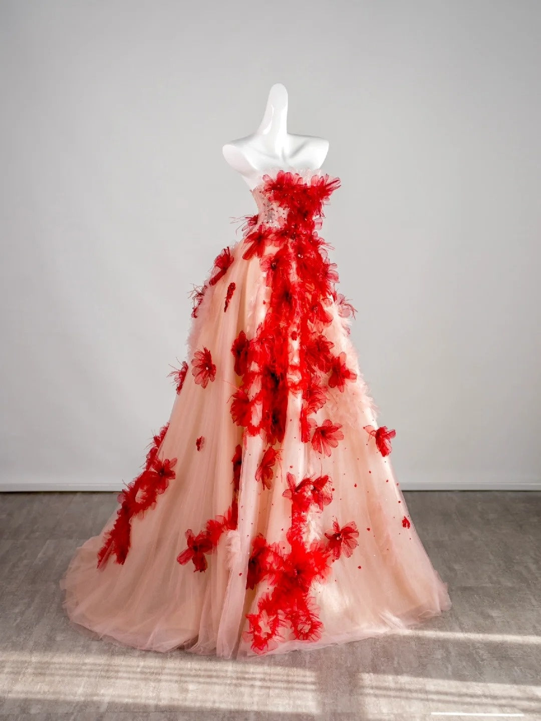 Robe de bal bustier rouge à fleurs sans manches avec application en tulle rose, longue robe de quinceañera, tenue d'anniversaire pour les 15 et 16 ans N676