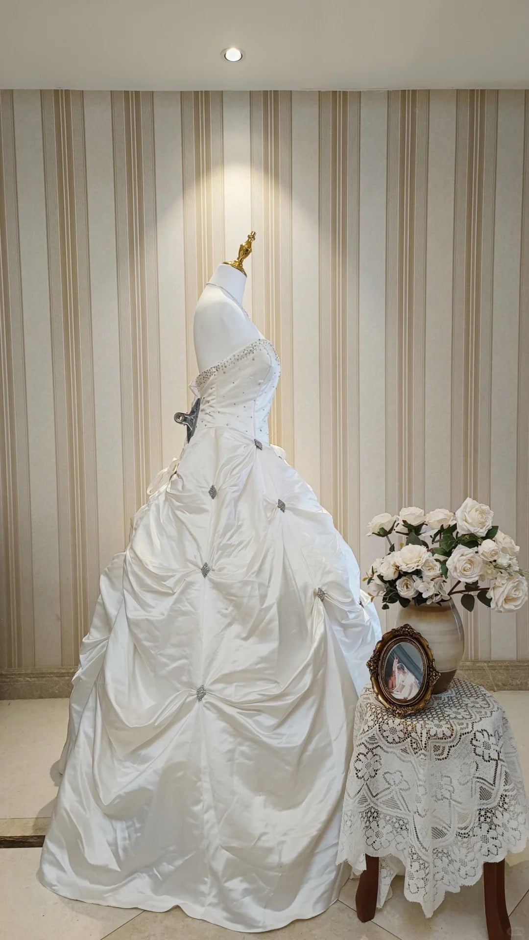 Robes de mariée vintage, Robe de bal, Bustier cœur, Perles, Robe de mariée longue d'été N4209