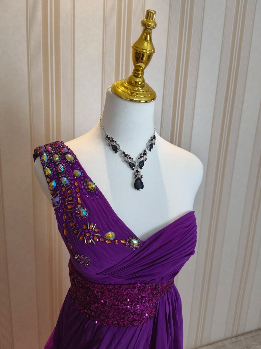 Vintage Meerjungfrau-Abschlussballkleider mit einer Schulter, Trauben-Chiffon, 80er Jahre, mit Perlen, lange formelle Abendkleider N4223