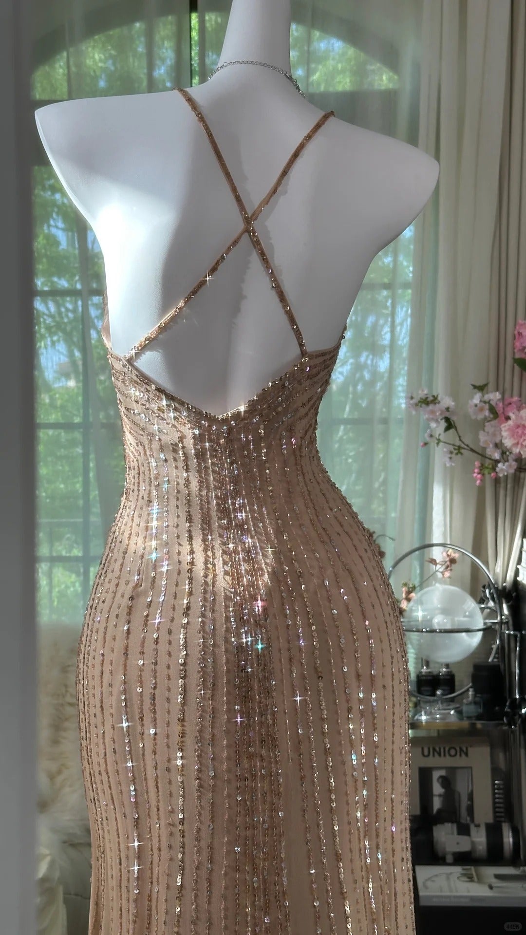 Bescheidene Ballkleider Meerjungfrau Neckholder Champagner Chiffon mit Perlenbesatz Lange Abendgarderobe N3552