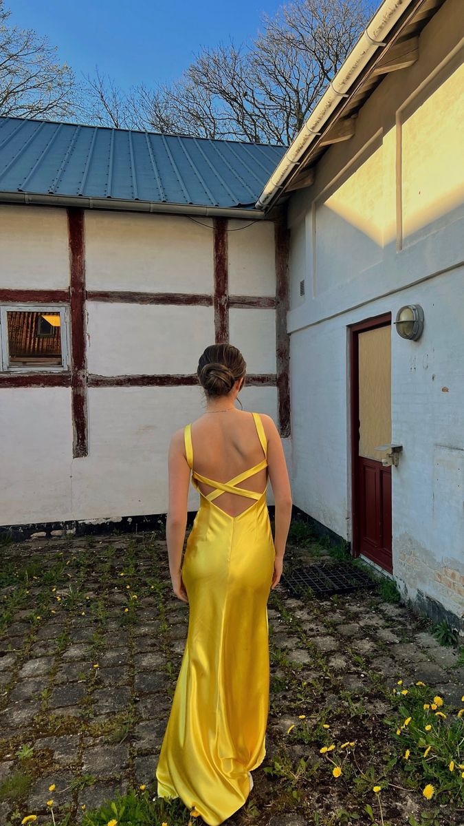 Gelbes Meerjungfrauen-Abendkleid aus gelbem Satin mit V-Ausschnitt und offenem Rücken, langes Abendkleid, Ballkleid, Hochzeitsgastkleid N267