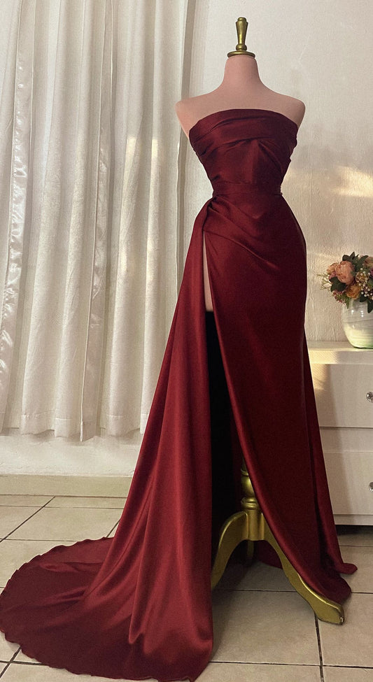 Robe de soirée longue sirène élégante bordeaux sans bretelles avec fente plissée, idéale pour un bal de promo ou un dîner (AB2080)