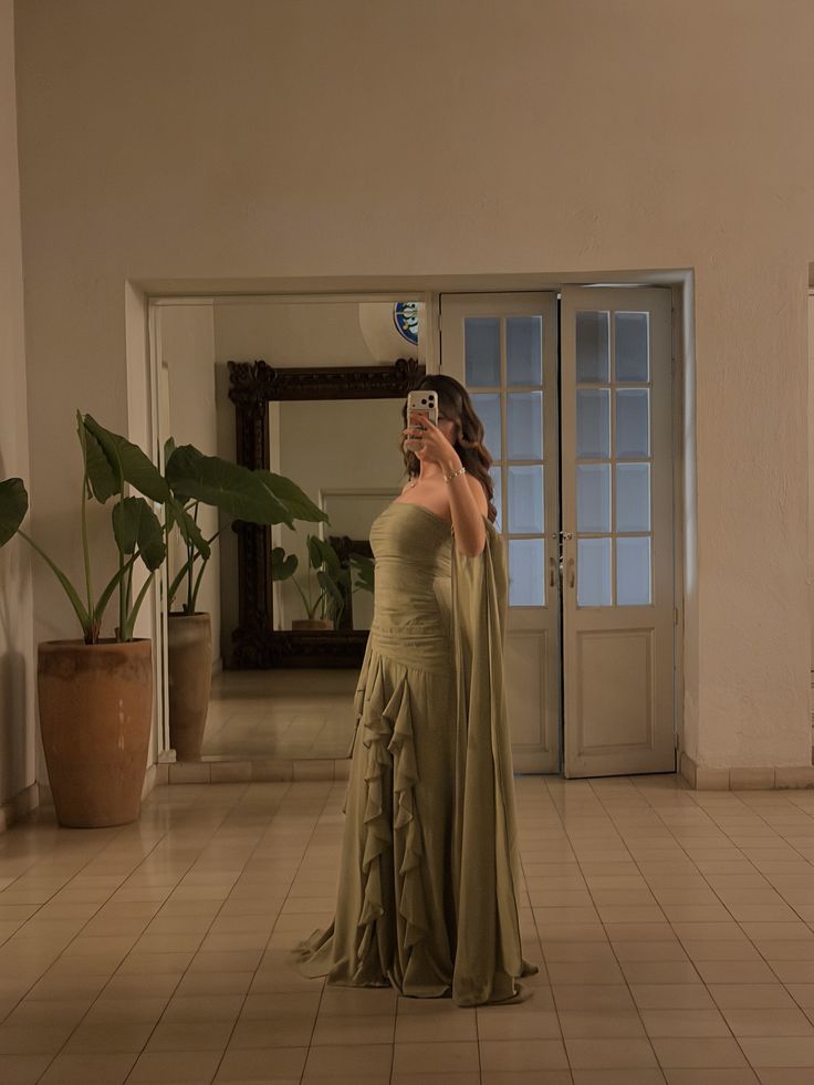 Robe de bal longue en mousseline vert olive, sans bretelles, style sirène, inspiration robe de soirée formelle N447