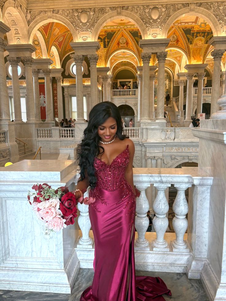 Robe de bal longue sirène intemporelle en satin avec encolure cœur et appliques, fendue, idéale pour une soirée de 20 ans ou un anniversaire (N455)