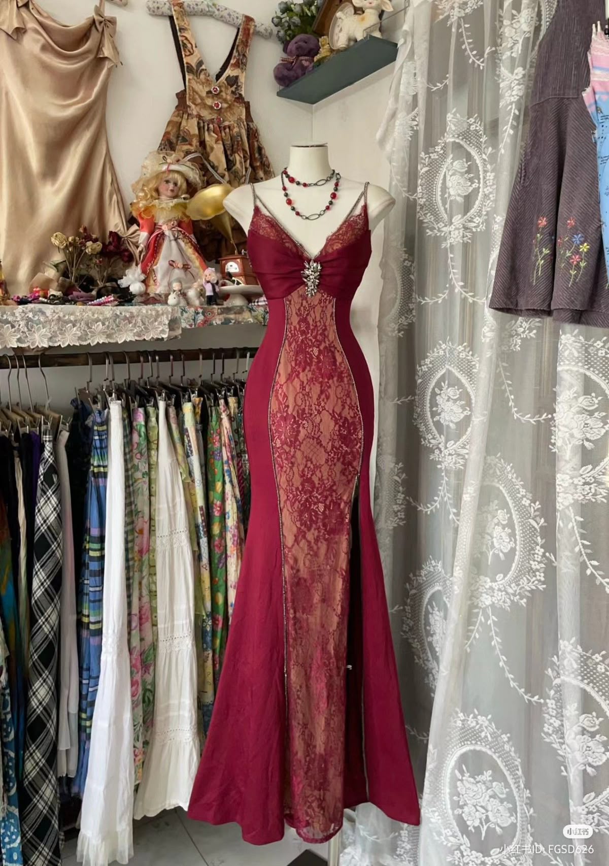 Robe de bal longue bordeaux vintage en dentelle à col en V, style sirène, pour soirée ou danse, référence N535