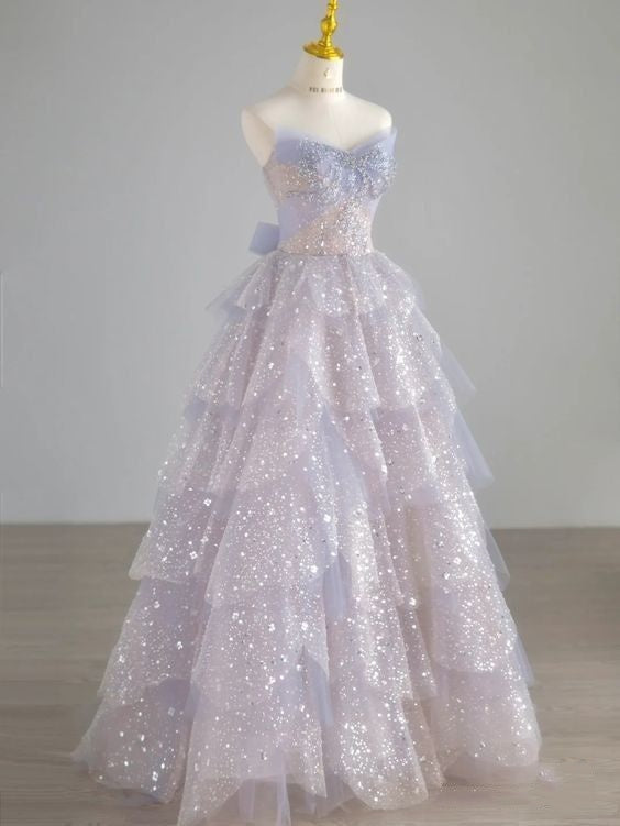 Robe de bal ravissante en tulle lilas, décolleté cœur, sans manches, ornée de perles sur le corsage, idéale pour une quinceañera ou un anniversaire de 15 ou 16 ans (N705)