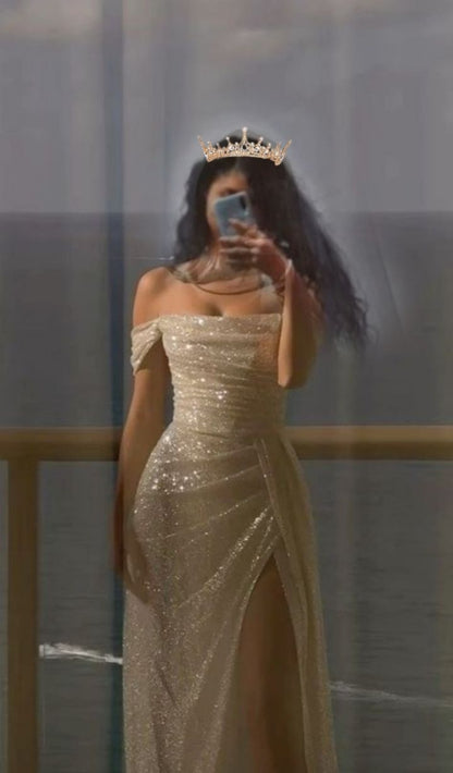 Beige schulterfreies, langes Pailletten-Abendkleid im Meerjungfrauenstil mit Schlitz, elegantes Abendkleid AB651