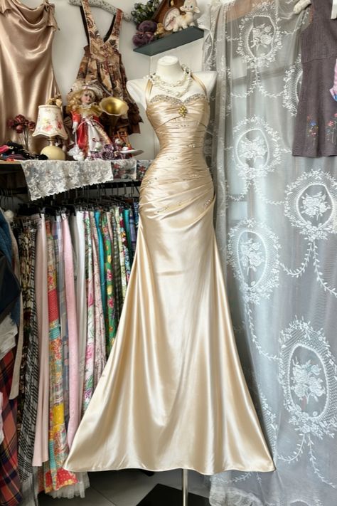 Robe de bal longue fourreau dos nu vintage, robe de soirée bleue en satin perlé, robe d'anniversaire sans manches N1781