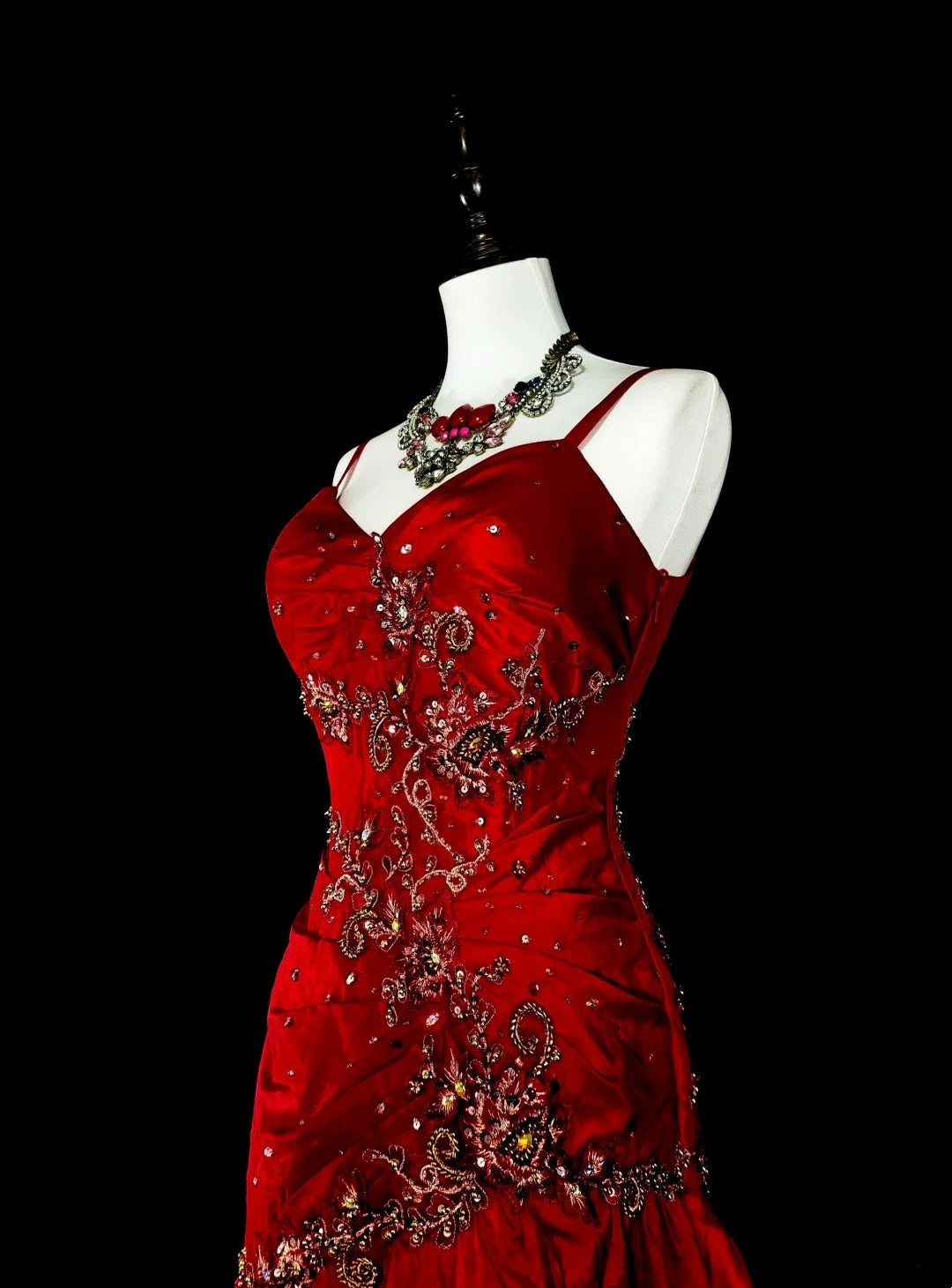 Robe de bal longue rouge vintage sirène à fines bretelles et ornée de dentelle et de perles, N1828