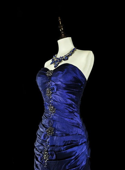Robe de bal longue vintage années 1760, style sirène, décolleté cœur, bleu royal, plissée en satin, N1605