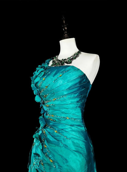 Robe de bal longue vintage sirène asymétrique verte années 70 avec plis et perles, N1838