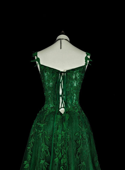 Schlichtes, langes A-Linien-Abendkleid mit Spaghettiträgern aus dunkelgrünem Tüll und Applikationen, Modell N1847