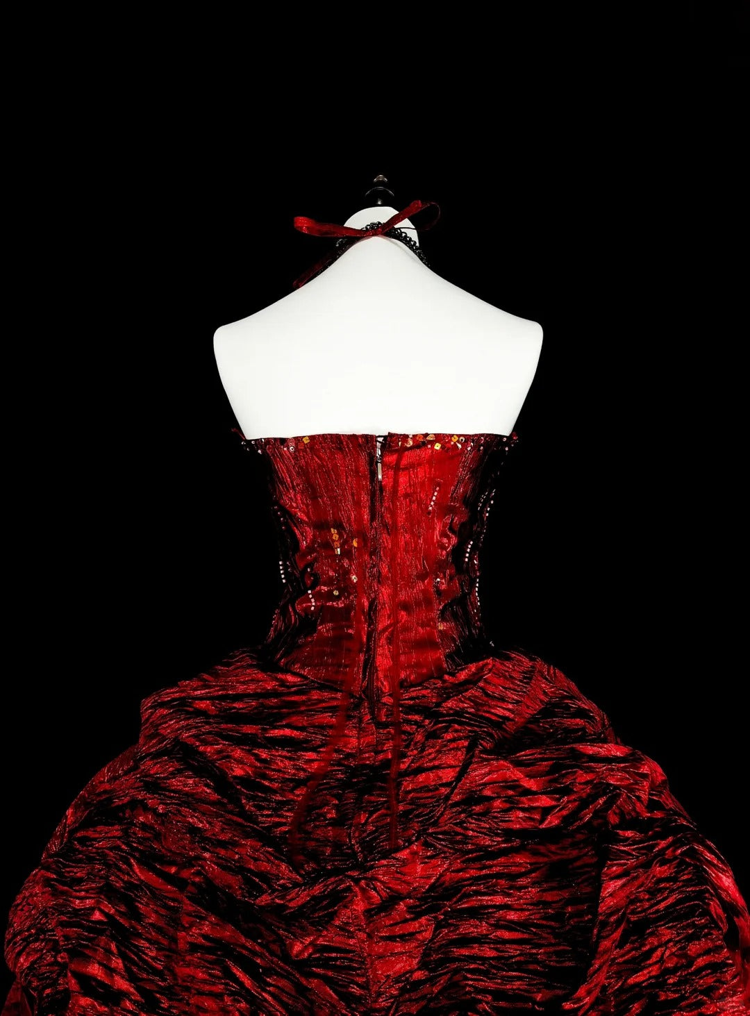 Robes de bal modestes en taffetas bordeaux avec encolure licou et volants, longue robe de quinceañera N3067