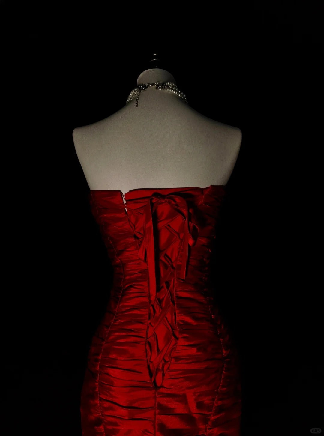 Robe de bal longue sirène vintage sans bretelles en tulle rouge avec appliques, style années 80, référence N1440