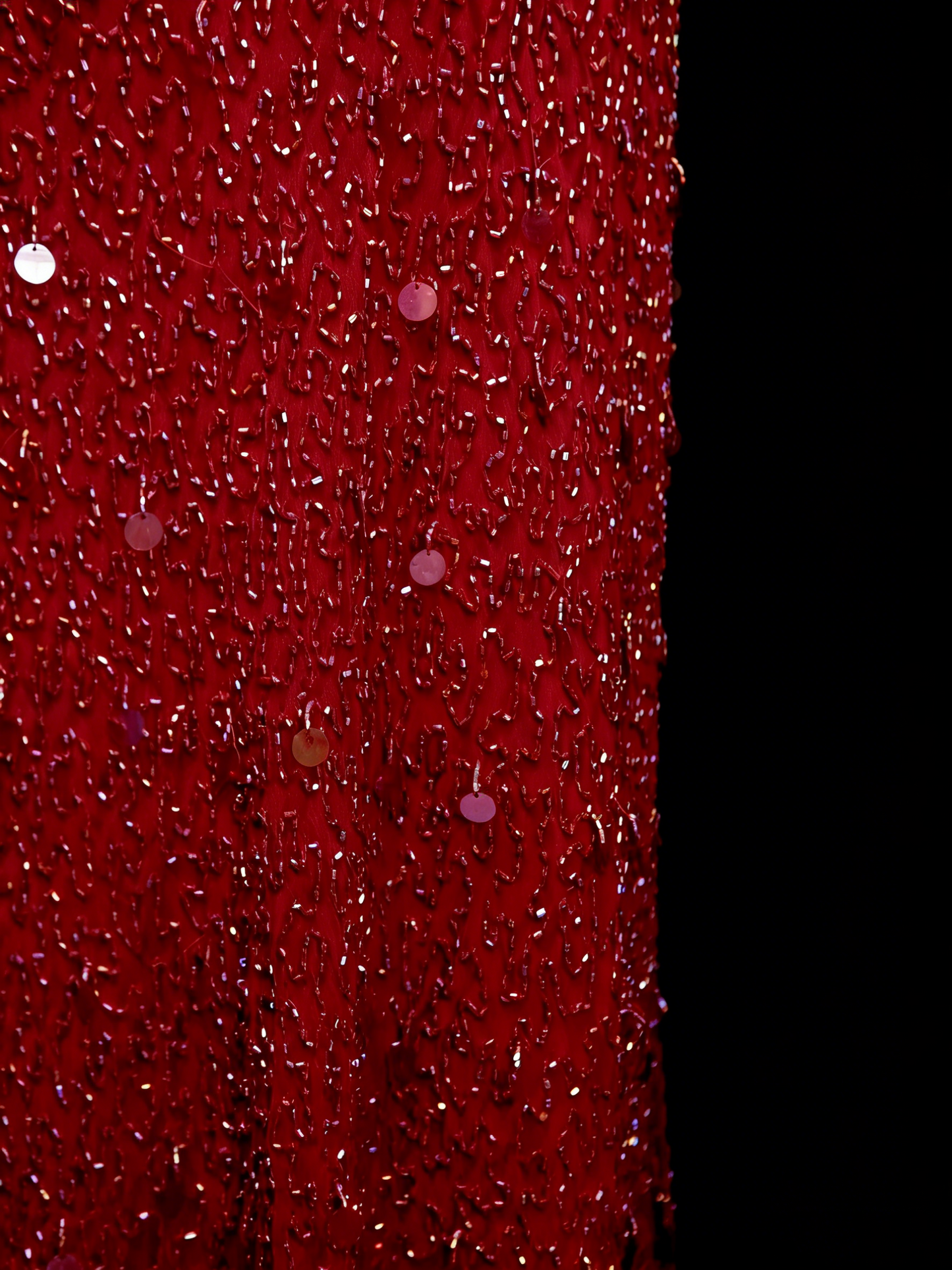 Robe fourreau rouge à sequins, col rond, style modeste, idéale pour une soirée formelle ou une remise de diplômes (N1155)