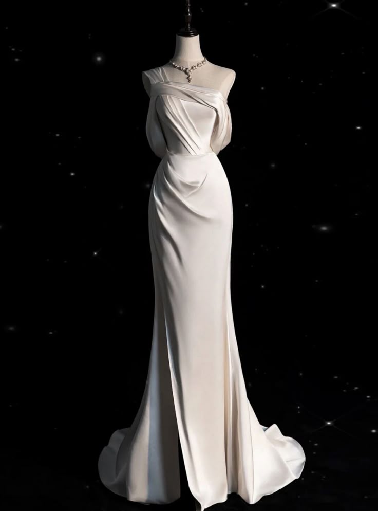 Meerjungfrauen-Brautkleid aus elfenbeinweißem Satin mit One-Shoulder-Ausschnitt und Falten AB973