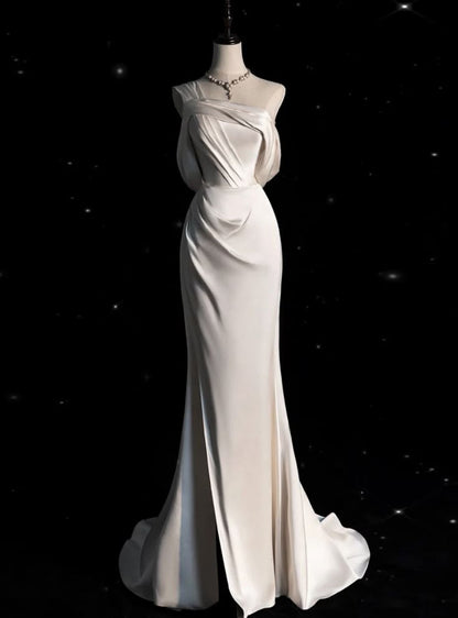 Meerjungfrauen-Brautkleid aus elfenbeinweißem Satin mit One-Shoulder-Ausschnitt und Falten AB973