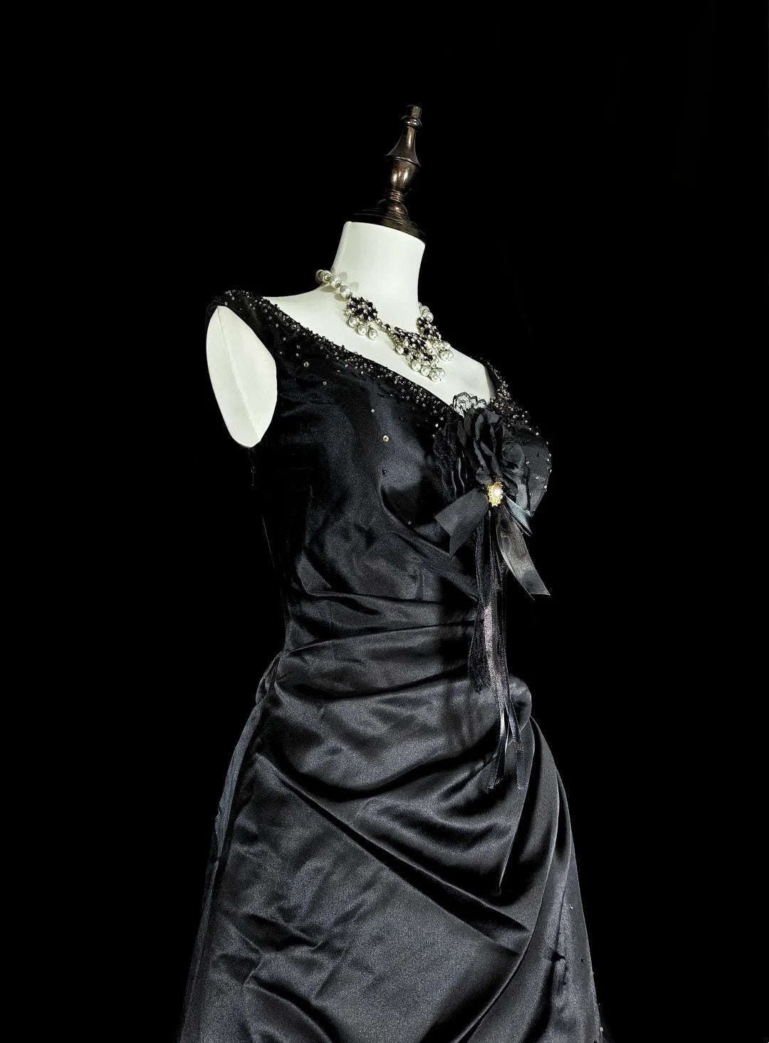Verträumte Abschlussballkleider Vintage 90er Jahre mit Perlen V-Ausschnitt A-Linie Satin Schwarz Lange Formelle Outfits N2375