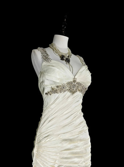 Robe de mariée sirène vintage années 80, décolleté cœur, couleur ivoire, longue et cintrée, référence N1609