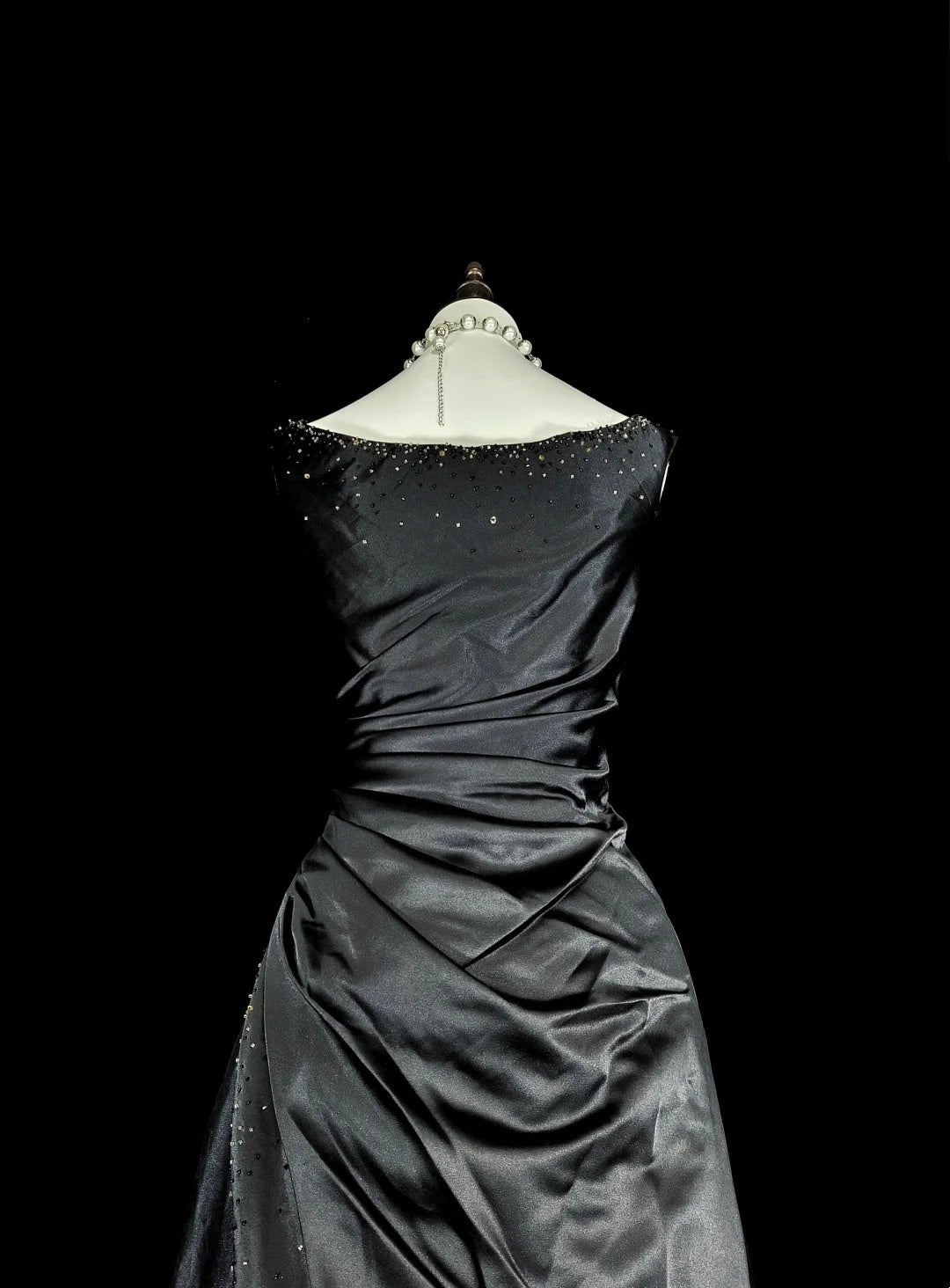 Verträumte Abschlussballkleider Vintage 90er Jahre mit Perlen V-Ausschnitt A-Linie Satin Schwarz Lange Formelle Outfits N2375