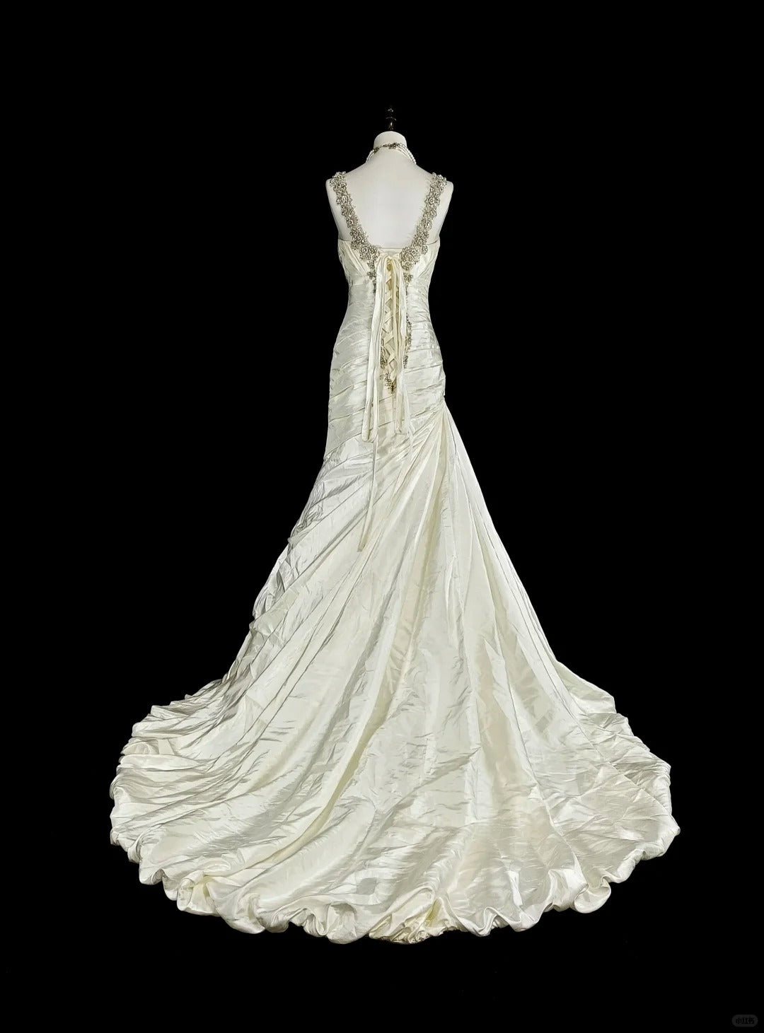 Unique Wedding Dresses Mermaid Sweetheart Satin Ruffled Sleeveless Ivory Long Brides Dress N3519