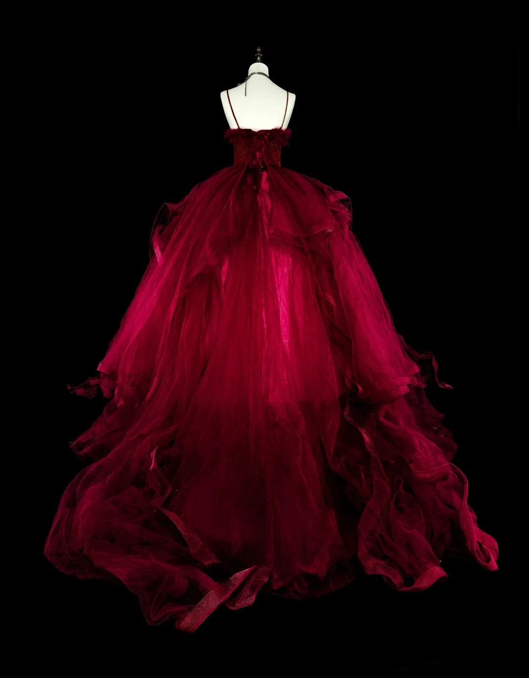 Robe de bal élégante à fines bretelles en tulle bordeaux, inspiration robe de bal longue pour Sweet 16 N1826