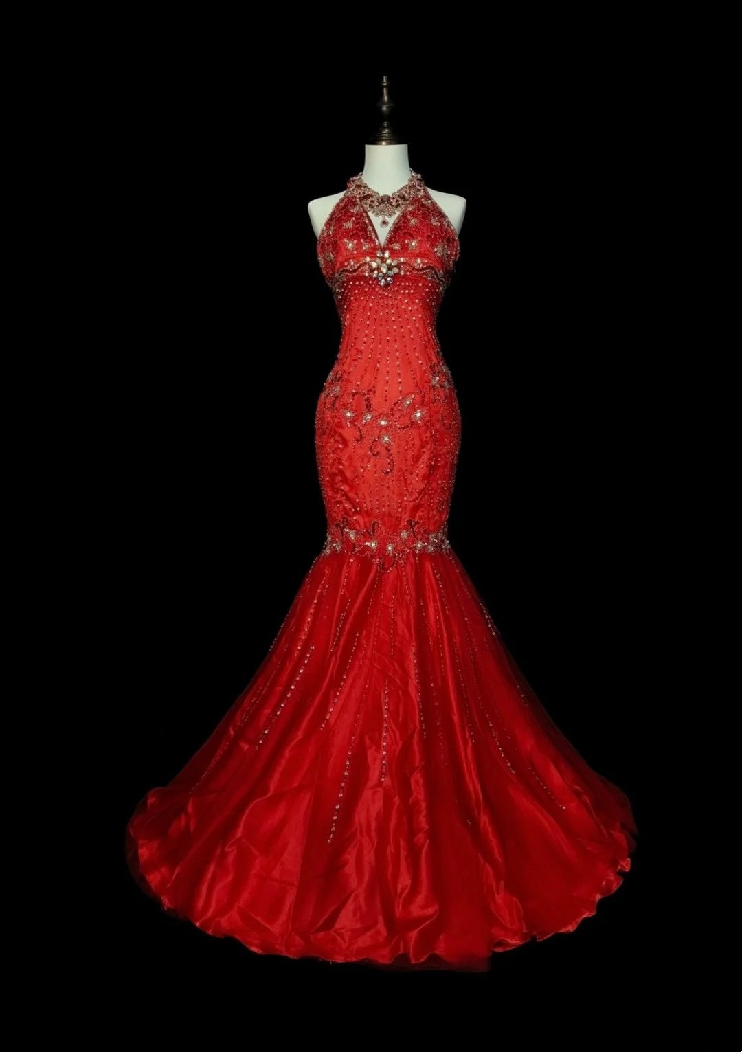 Robe de bal longue rouge vintage sirène à col montant et perles, sans manches, années 80, N1467